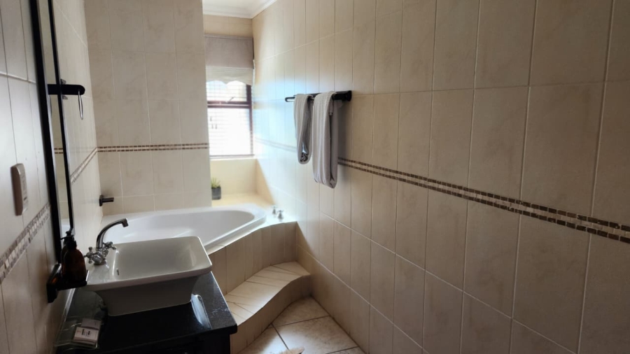 6 Bedroom Property for Sale in Groenvlei Free State